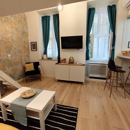 Goldart Design In The Heart Of شقة بودابست