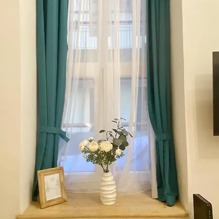 Goldart Design In The Heart Of Budapešť